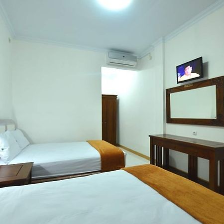 Hotel Bukit Uhud ジョグジャカルタ エクステリア 写真