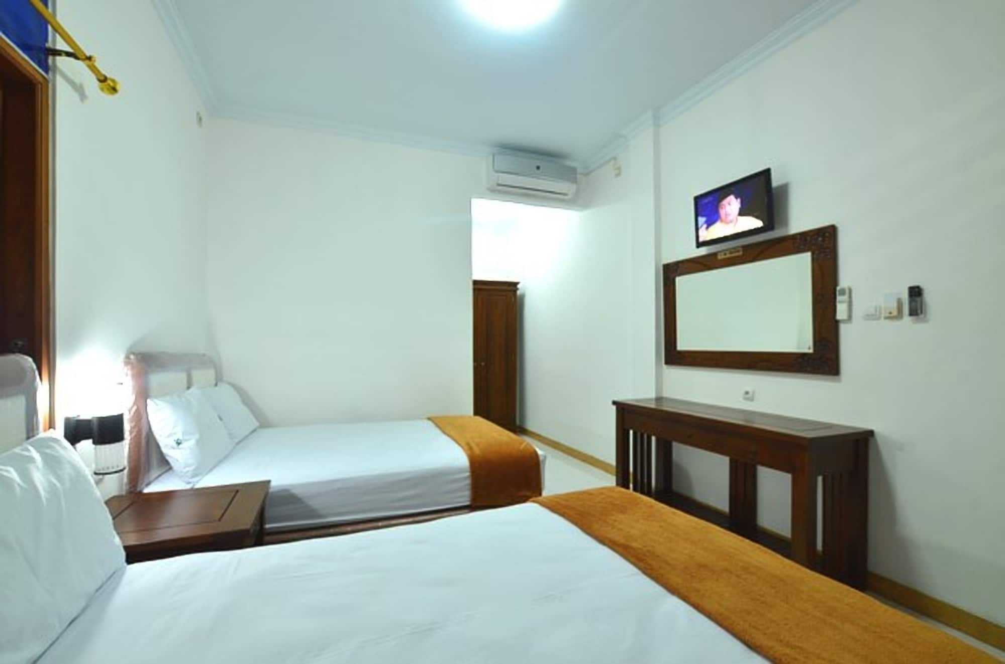 Hotel Bukit Uhud ジョグジャカルタ エクステリア 写真